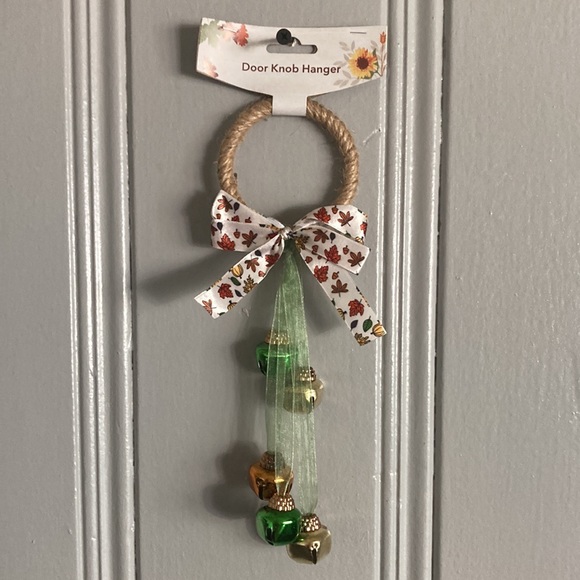 NWT Beautiful Green Fall Harvest Theme Door Knob Hanger w/ Bells - Picture 7 of 9